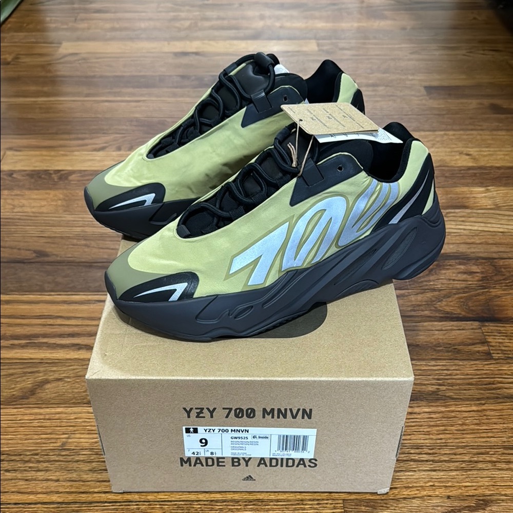 Adidas YZY 700 MNVN Sneakers - Resin